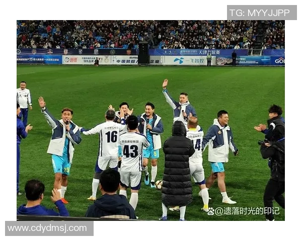 女粉丝激动见到足球明星瞬间心跳加速难以自持的甜蜜回忆