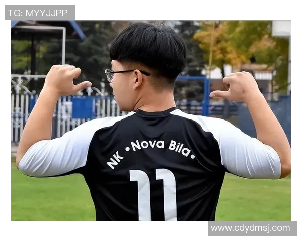 足球明星李阳的儿子崭露头角成为新一代足球希望之星