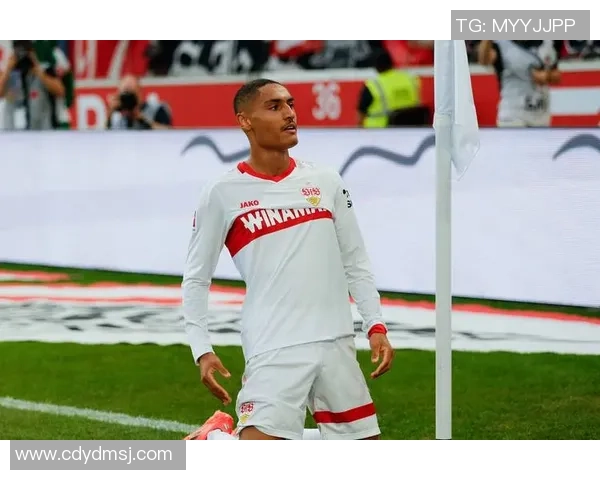 逆境中的闪光点不被看好的足球明星如何逆袭成传奇